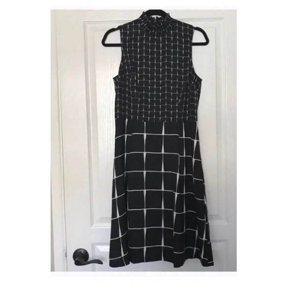 WHO WHAT WEAR • Pretty Black & White Sleeveless Dress - Picture 2 of 3
